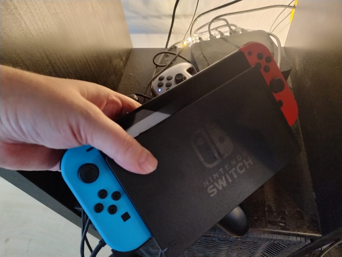 nintendo switch gaming console