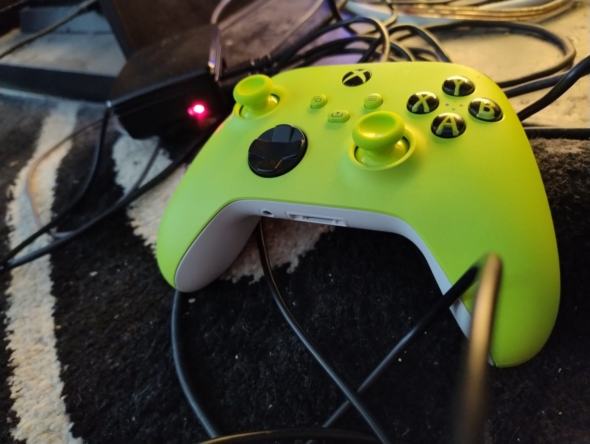 raspberry pi 5 and xbox series controller (lime color)